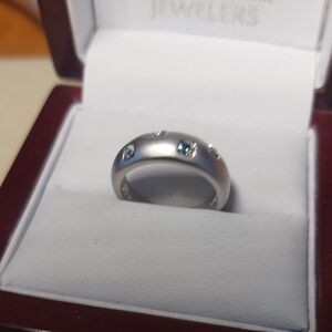 Park Lane Satin Finish Silvertone Ring Crystals Size 5